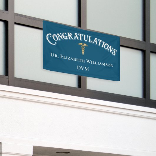 獣医医DVMおめでとう 横断幕 (ビルの外側)
