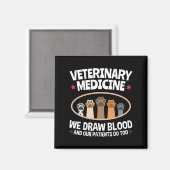 獣医学We Draw Blood おもしろい Vet Tech マグネット (正面/裏面)