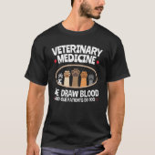 獣医学We Draw Blood おもしろい Vet Tech Tシャツ (正面)