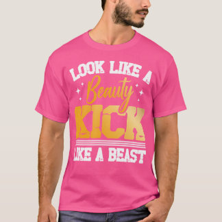 獣空手の美しいのようなキックのように見える Tシャツ