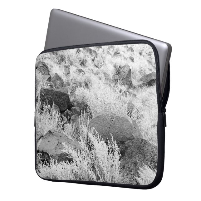 玄武岩場 ラップトップスリーブ (正面左)