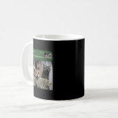 玄関に動くものあり 猫の面白い動きのMeme コーヒーマグカップ (正面左)
