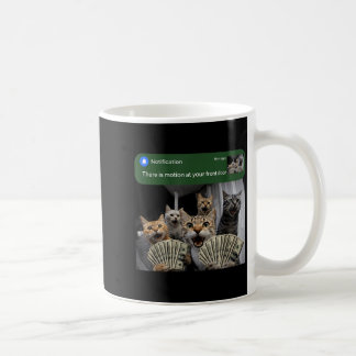 玄関に動くものあり 猫の面白い動きのMeme コーヒーマグカップ