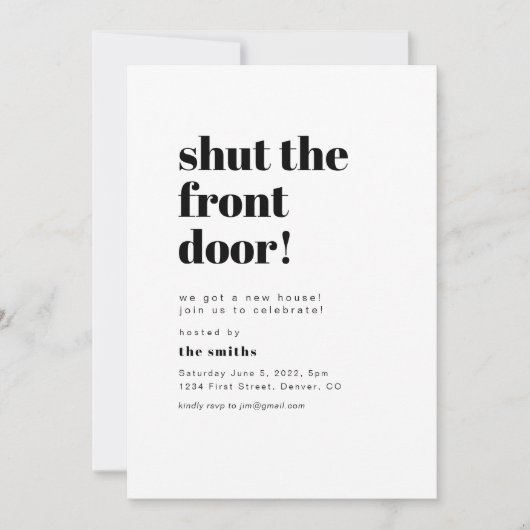 玄関ドアを閉める引っ越し祝いパーティーパーティー 招待状 (正面)