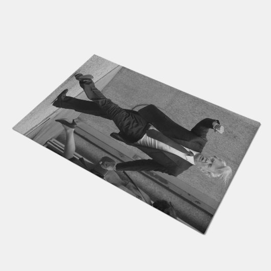 玄関マットを憎むことを行っているドナルド・トランプの嫌悪症 ドアマット (アングル)