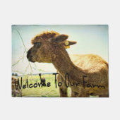 玄関マット"私達の農場への歓迎"の若いアルパカ ドアマット (正面)