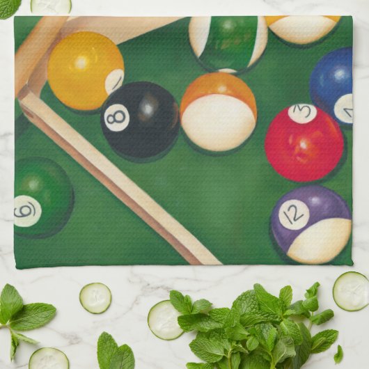 玉とチョークが生き生きとしたビリヤード台 キッチンタオル (折り畳み)