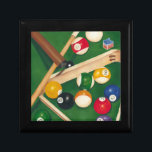 玉とチョークが生き生きとしたビリヤード台 ギフトボックス<br><div class="desc">ジェニファー・ゴルdbergerによる絵画この見事なビリヤードのテーブルで彼らを捕まえなさい。ボールは新しく見えて、無垢に見え、チョークは既にキュースティックに適用されている。これつるは家に持ち込み、友達やプールのゲームを楽しむ愛する人に贈る！</div>