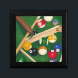 玉とチョークが生き生きとしたビリヤード台 ギフトボックス<br><div class="desc">ジェニファー・ゴルdbergerによる絵画この見事なビリヤードのテーブルで彼らを捕まえなさい。ボールは新しく見えて、無垢に見え、チョークは既にキュースティックに適用されている。これつるは家に持ち込み、友達やプールのゲームを楽しむ愛する人に贈る！</div>