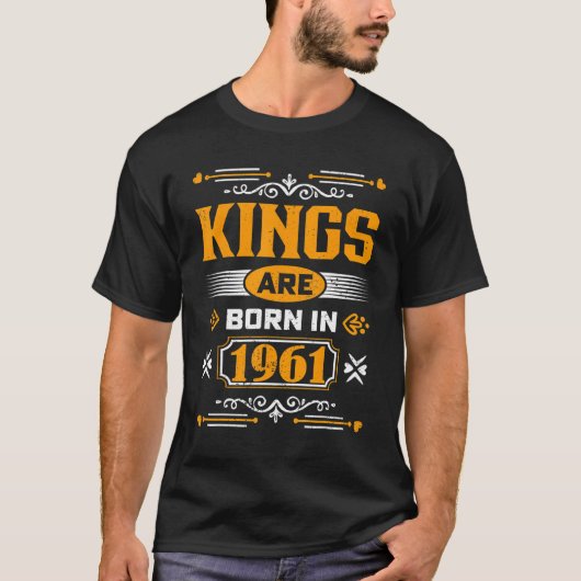 王は1961生まれ年62誕生日ヴィンテージ62Yeにある Tシャツ (正面)