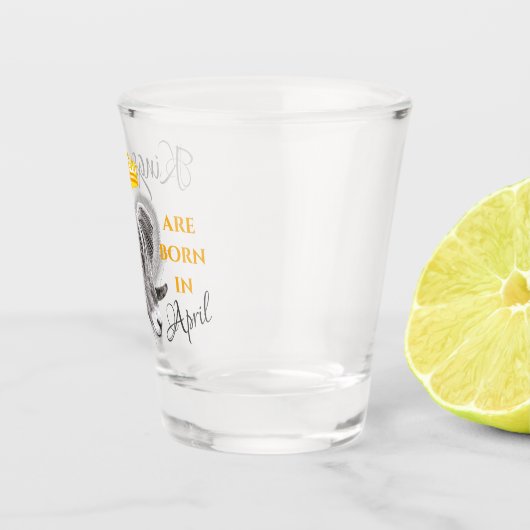 王は4月生まれ3月アリー〔占星術の〕十二宮図ラムアートに参加 ショットグラス (右)