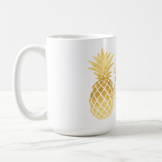 王冠およびコーヒー金ゴールドのパイナップルマグ コーヒーマグカップ (左)