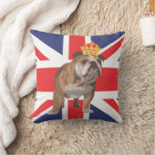 王冠および英国国旗の枕を持つ英国のブルドッグ クッション (ブランケット)