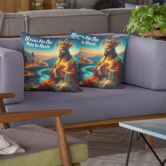 王冠で飾られた威厳のあるイエス クッション