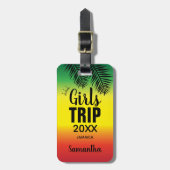 王冠と女の子の旅と名前グリーンイエローレッド ラゲッジタグ (正面縦)