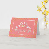 王冠と金ゴールドルックを持つ義理の娘の誕生日 カード (黄色い花)