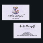 王冠の美しいエレガント竜 名刺<br><div class="desc">神話の龍のイラストレーションを持つ名刺。紫と青はかりで測。花の咲く金ゴールドの冠は頭を飾る。魔法、おもしろいとフレンドリー。</div>