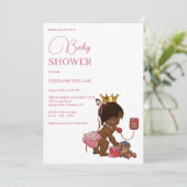 王冠の赤ちゃんシャワーを持つ小さな民族少女 招待状 (スタンド正面)