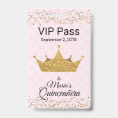 王冠のQuinceañera金VIPのバッジとのピンク バッジ (裏面)
