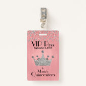 王冠のQuinceañera銀製のVIPのバッジとのピンク バッジ (正面クリップ)