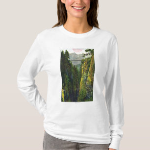 王冠山のCapilano渓谷の眺め Tシャツ