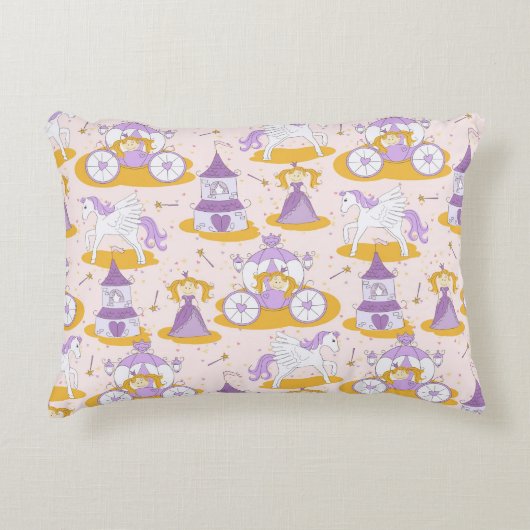 王女が付いているパターン アクセントクッション (正面)