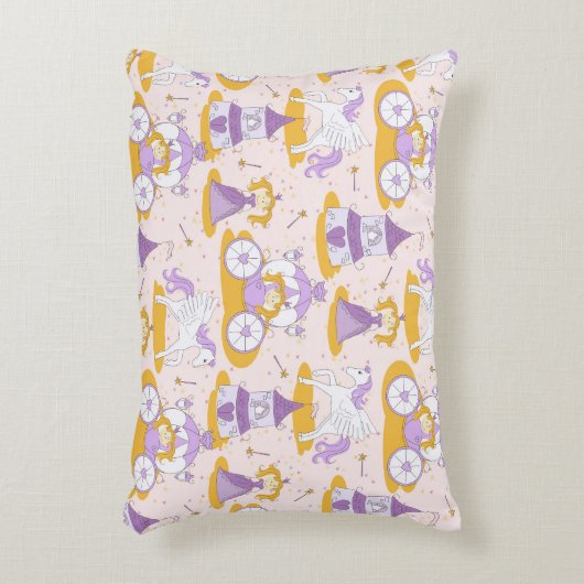 王女が付いているパターン アクセントクッション (正面(垂直))