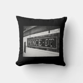 王子(裂け目) クッション