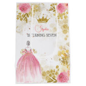 王室のお祝いピンクのプリンセス誕生日 ミディアムペーパーバッグ (裏面)