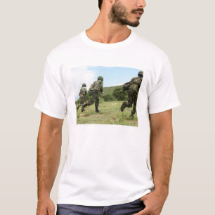 王室のなタイの海兵隊員はsを保証するために先に急ぎます tシャツ