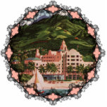 王室のなハワイのホテルのオーナメント 写真彫刻オーナメント<br><div class="desc">明るい、vivbrant色のホノルルの王室のなハワイのホテルのヴィンテージのイメージは木のための素晴らしい休日のオーナメントを作ります。</div>