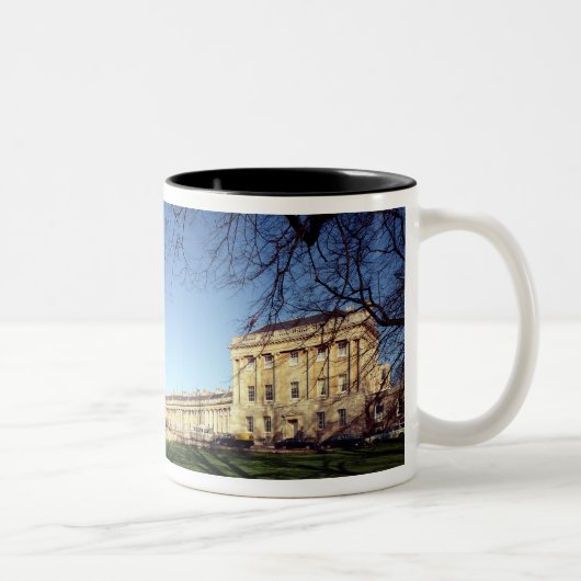 王室のな三日月1767-75年 ツートーンマグカップ (右)