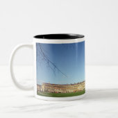 王室のな三日月1767-75年 ツートーンマグカップ (左)