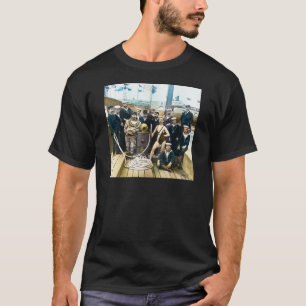 王室のな海軍展覧会の1891年のヴィンテージのヘルメットのダイバー Tシャツ