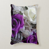 王室のな紫色のバラ アクセントクッション (正面(垂直))