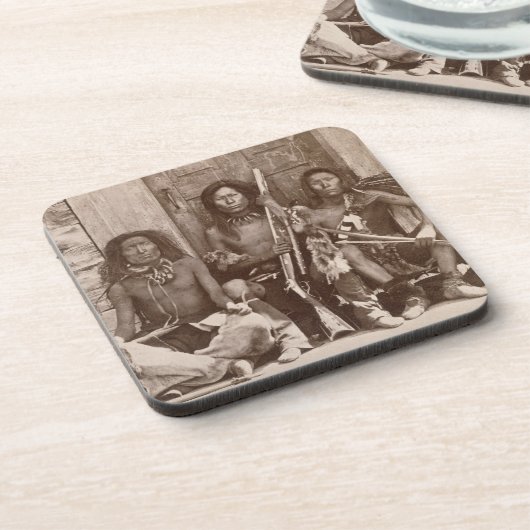 王室のな英国によって撮影される3インディアンブレーブス コースター (左側)