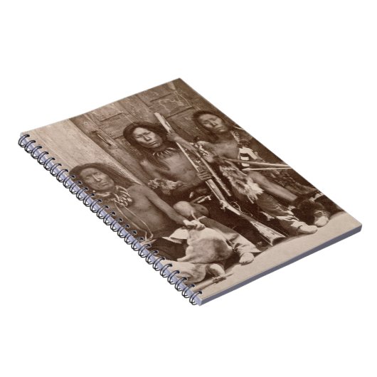 王室のな英国によって撮影される3インディアンブレーブス ノートブック (右側)