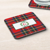 王室のスチュワートクリスマスモノグラムプレイドリース コースター (左側)