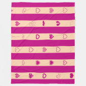 王室の明るい赤紫色ストライプモダンハート フリースブランケット (正面)