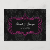 王室の華やかな黒とピンクのダマスクrsvp インビテーションポストカード (正面)