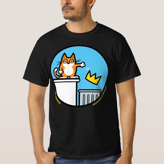 王様なんて要らない - 猫が王冠をゴミ箱に投げ捨てる Tシャツ (正面)