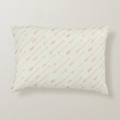 珊瑚によって輪郭を描かれる矢パターン アクセントクッション (裏面)