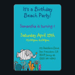 珊瑚のかわいい象の魚の姿 招待状<br><div class="desc">あれはヒレの付いた象？魚の魚だ！美しいルーシー図解入りの、写真付きの・エイシズの本「魚のためのホレー」（キャンドルウィック出版）から、このシーンはエイシズのオレンジと緑のリトルフィッシュと象によく似た新しい魚を友達にする様子を示している。この2つの可愛い海の生き物は、誰もが愛する陽気なイメージを作成する明るいカラフルサンゴに囲まれている。</div>