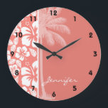 珊瑚のピンクの熱帯ハイビスカス; 夏のやし ラージ壁時計<br><div class="desc">このかわいい、熱帯珊瑚のピンクの熱帯ハイビスカスパターンデザインを愛します!  エレガントなヤシの木は夏のビーチのテーマけれどもモダンな感じを加えます。  ガーリーなモノグラムのギフト、熱帯テーマの保存日付の郵便はがきおよび行先の結婚式招待状を含むもっとたくさんの素晴らしくカスタマイズ可能なプロダクトのこのクールなパターンを、見るために私達の店、粋な結婚式を、訪問して下さい!  ありがとう!</div>