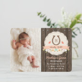 珊瑚のモノグラムの蹄鉄の西部のベビーの発表 案内状 (スタンド正面)