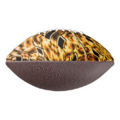 珊瑚の光の影で金ゴールドに捻れる アメリカンフットボール (回転90)