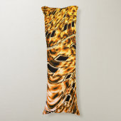 珊瑚の光の影で金ゴールドに捻れる ボディピロー (正面縦)