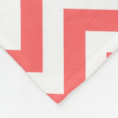 珊瑚の灰色のシェブロンのモノグラム毛布 フリースブランケット (角)