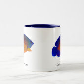 珊瑚の美しいのAngelfish - Centropygeのbispinosusのマグ ツートーンマグカップ (中央)