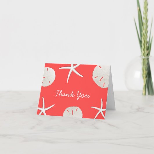 珊瑚の赤いビーチのテーマの貝殻は感謝していしています サンキューカード (正面)